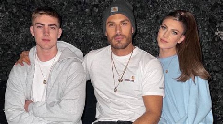 
Chris Appleton- Wiki, Age, Height, Net Worth, Wife, Ethnicity	