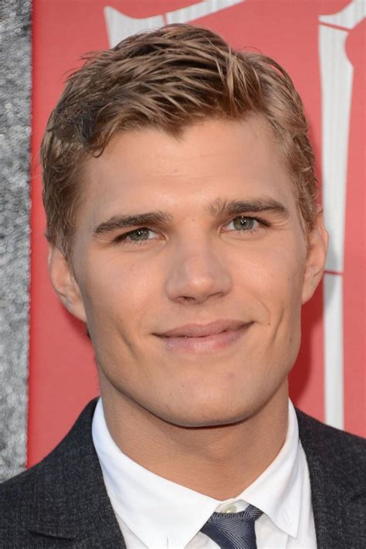Who is Chris Zylka? Wiki, Age, Wife, Height, Net Worth, Ethnicity, Career