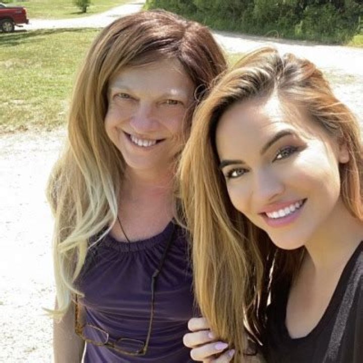 Chrishell Stause Lost Both Of Her Parents Due To Cancer