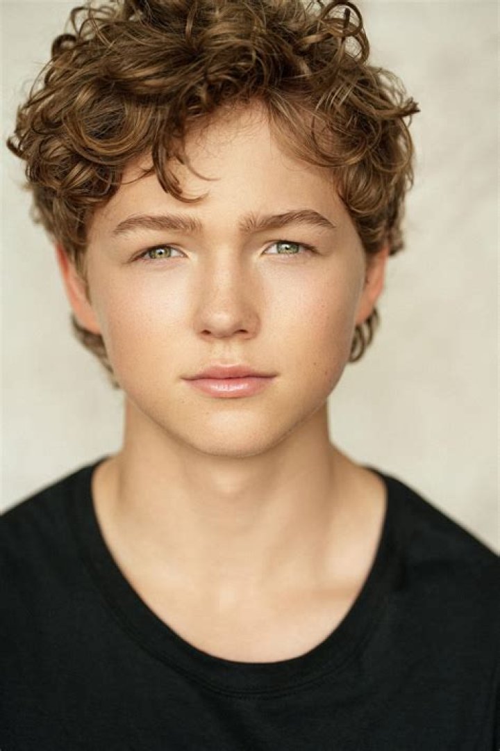 Christian Convery- Net Worth, Age, Girlfriend, Height, Career