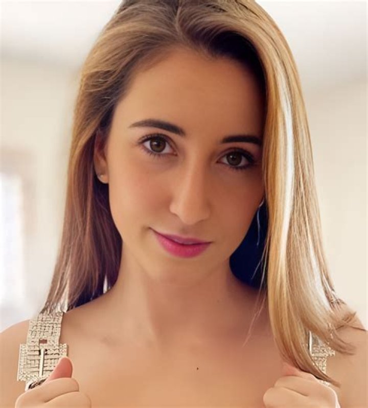 Christina Khalil- Wiki, Age, Ethnicity, Boyfriend, Height, Net Worth, Career