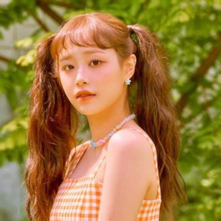 Chuu The Lead Singer Of Loona Is Said To Have Signed Up With BY4M Studio