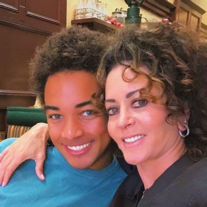 
Cindy Deangelis Grossman- Wiki, Age, Height, Husband, Net Worth, Ethnicity	