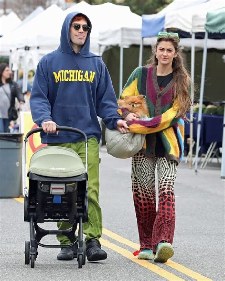 Clara Berry- Net Worth, Bio, Age, Height, Ethnicity, Boyfriend, Career