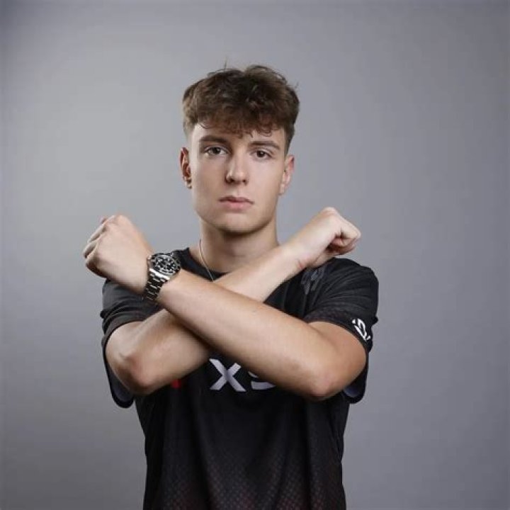 Clix- Bio, Wiki, Age, Girlfriend, Weight, Height, Net Worth, Career