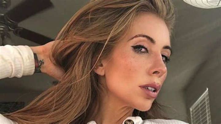 
Coconut Kitty- Age, Height, Net Worth, Boyfriend, Career, Nationality	