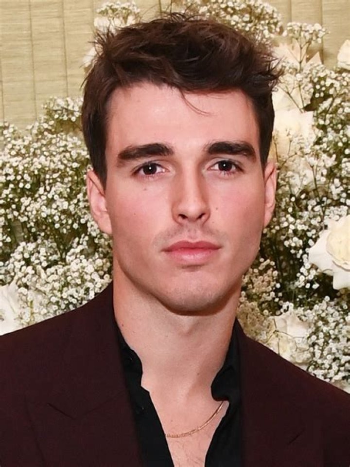 Corey Mylchreest – Wiki, Age, Height, Net Worth, Girlfriend, Ethnicity