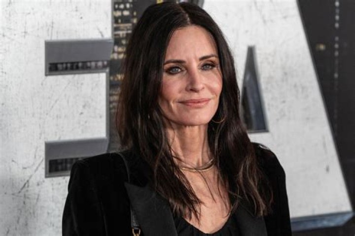 Courteney Cox- Biography, Age, Height, Net Worth, Husband, Career