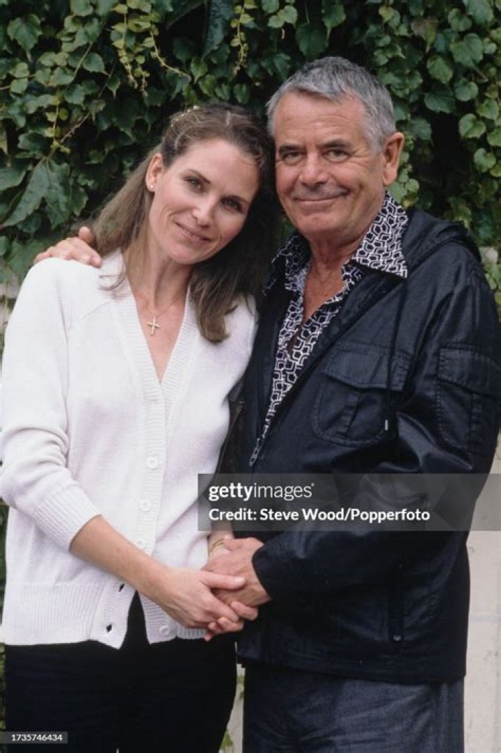 Cynthia Hayward- Wiki, Age, Ethnicity, Husband, Height, Net Worth, Career