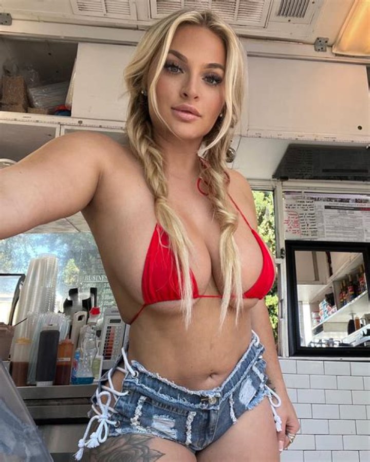 Daisy Delacroix- Wiki, Age, Boyfriend, Net Worth, Height, Career