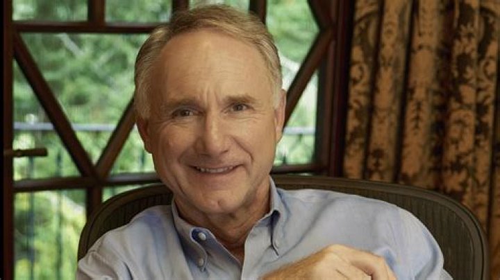 Who is Dan Brown? Wiki, Age, Ethnicity, Wife, Height, Net Worth, Career (Biographygist)