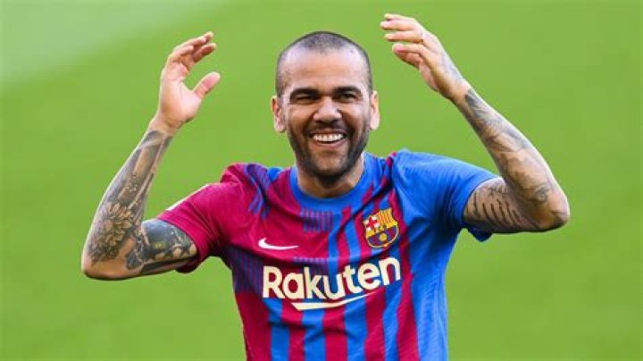 Dani Alves- Wiki, Age, Height, Wife, Net Worth, Ethnicity, Career