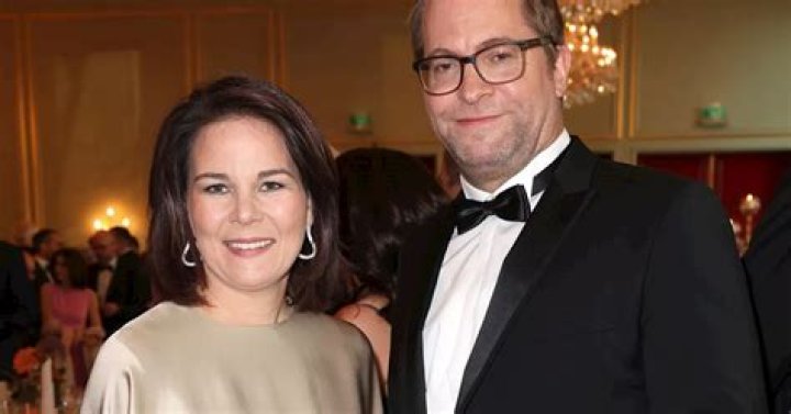 Daniel Holefleisch- Net Worth, Bio, Age, Marriage, Height, Career