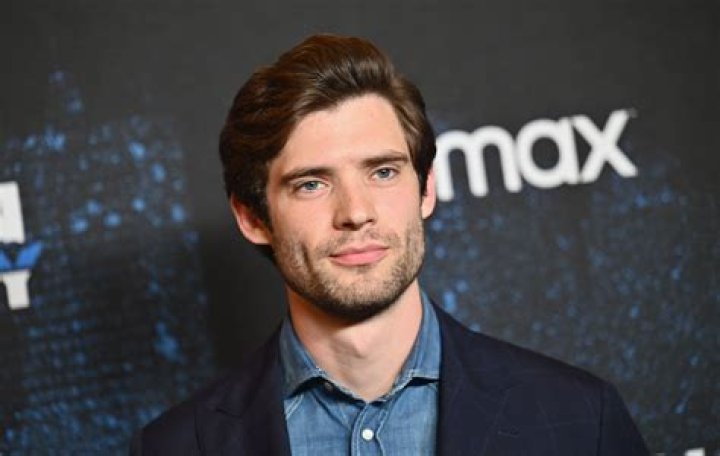 David Corenswet- Wiki, Age, Height, Net Worth, Girlfriend, Ethnicity