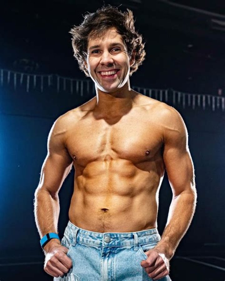 David Dobrik- Biography, Age, Height, Net Worth, Girlfriend, Dating