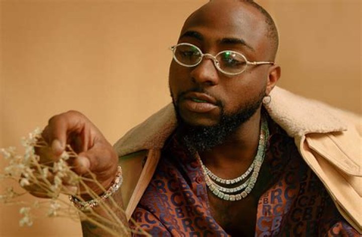 Davido- Wiki, Age, Girlfriend, Ethnicity, Net Worth, Height, Career