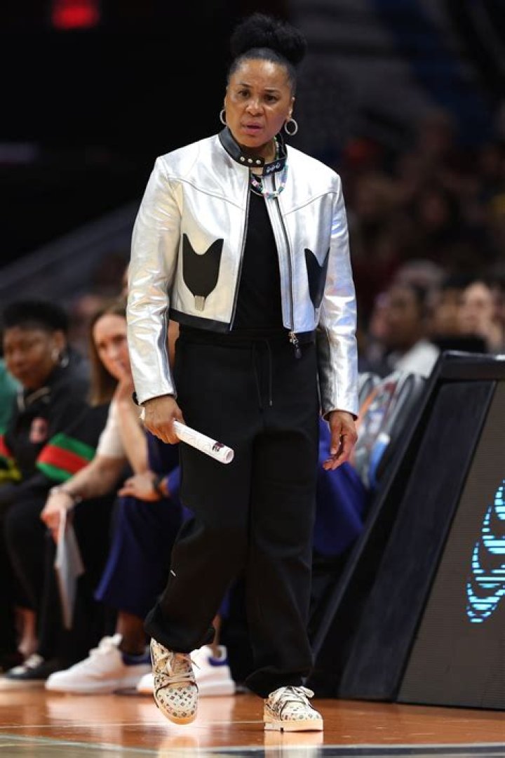 Dawn Staley Ethnicity: Where is She From? Basketball Coach Wiki & Nationality