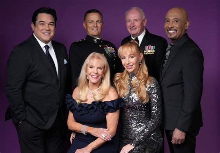 Dean Cain And Laura McKenzie Will Be The Co-Host Of “Christmas Around the USA”