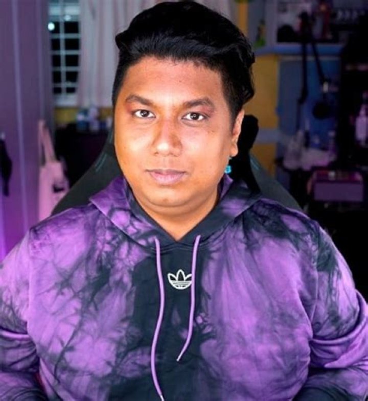 Dee Kosh- Age, Height, Net Worth, Girlfriend, Career, Nationality