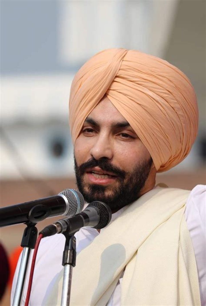 Deep Sidhu- Wiki, Age, Height, Net Worth, Wife, Death