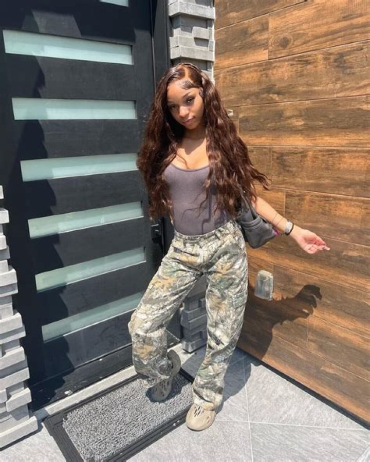 Delina Hillock- Wiki, Age, Ethnicity, Net Worth, Relationship, Height