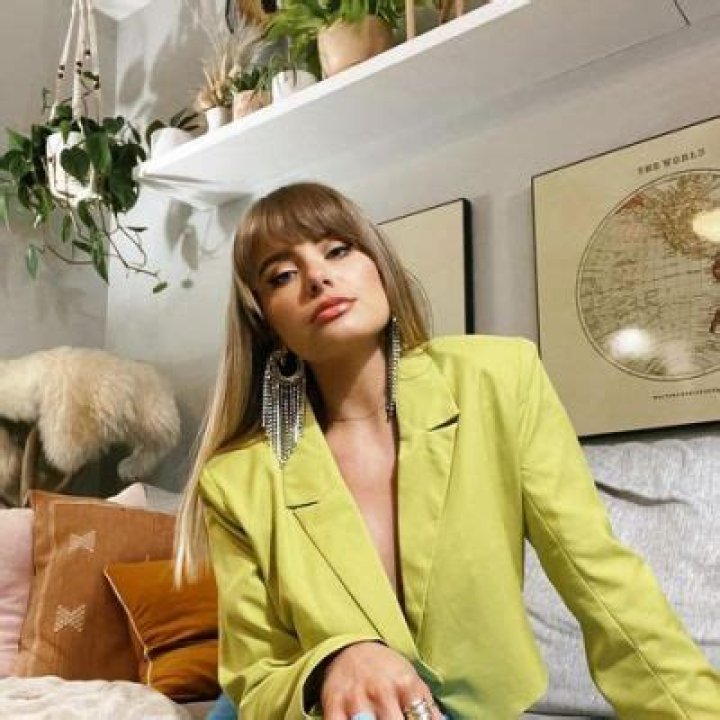 Demi Burnett Was Diagnosed With Autism After Undergoing A Psychological Evaluation