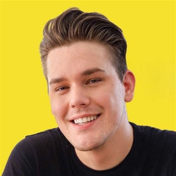 Dennis Domian- Age, Height, Net Worth, Girlfriend, Dating, Wiki