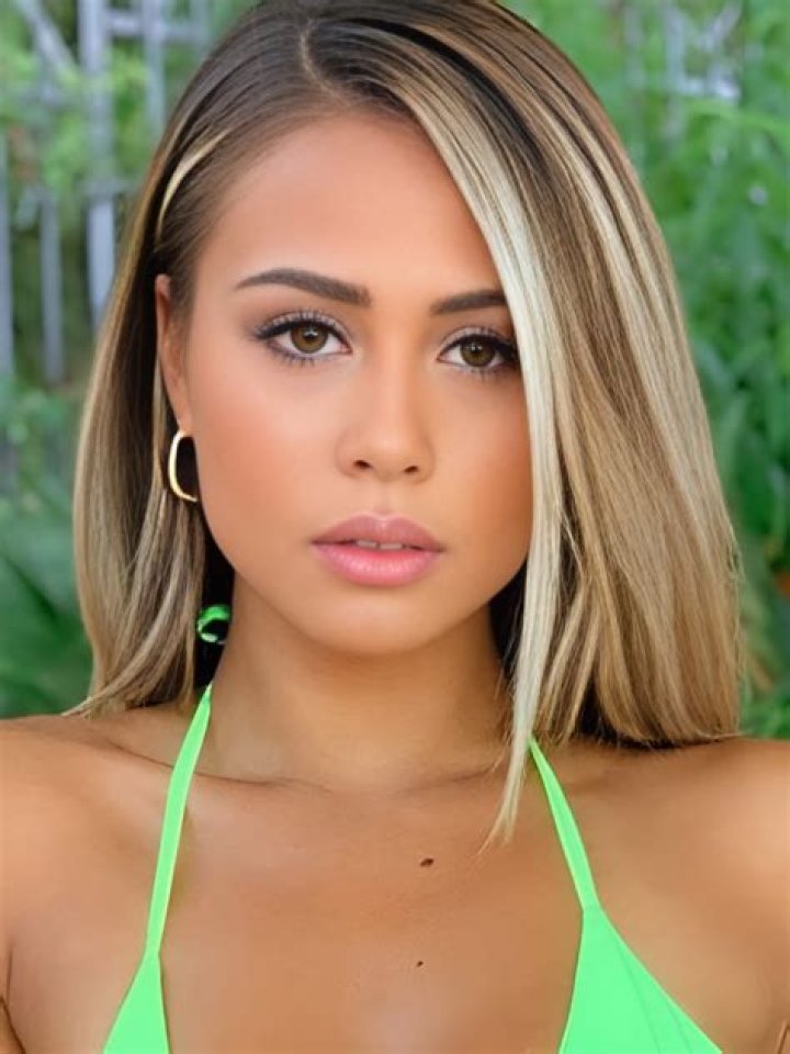 Desiree Schlotz- Age, Net Worth, Height, Boyfriend, Career, Ethnicity