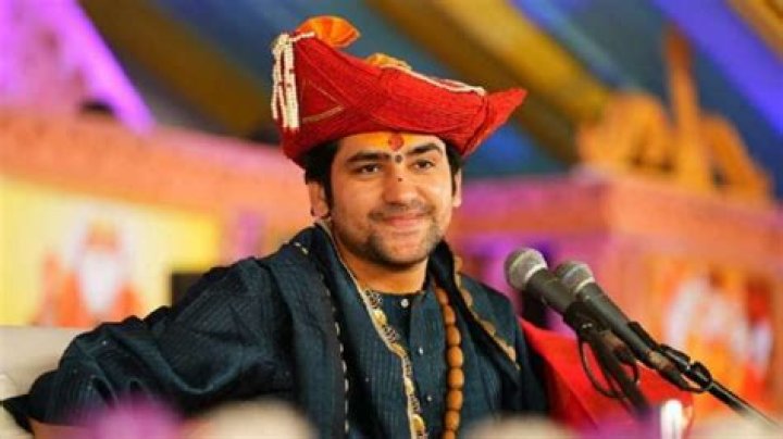 Dhirendra Krishna Shastri- Wiki, Age, Height, Net Worth, Girlfriend, Ethnicity