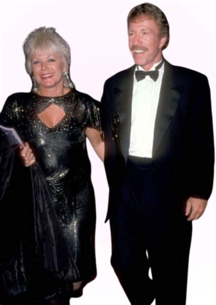 Dianne Holechek- Wiki, Age, Husband, Ethnicity, Net Worth, Height, Career