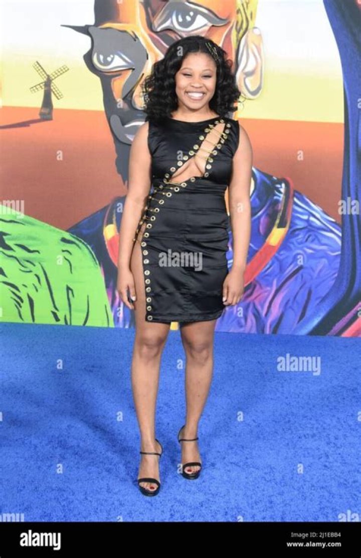 Dominique Fishback – Wiki, Age, Height, Net Worth, Boyfriend, Ethnicity