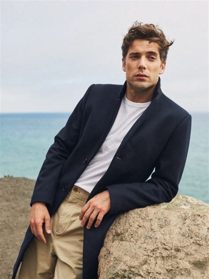 Dustin Milligan- Wiki, Age, Net Worth, Wife, Ethnicity, Height