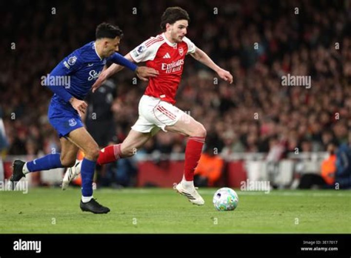 Dwight McNeil- Wiki, Age, Girlfriend, Ethnicity, Net Worth, Height, Career