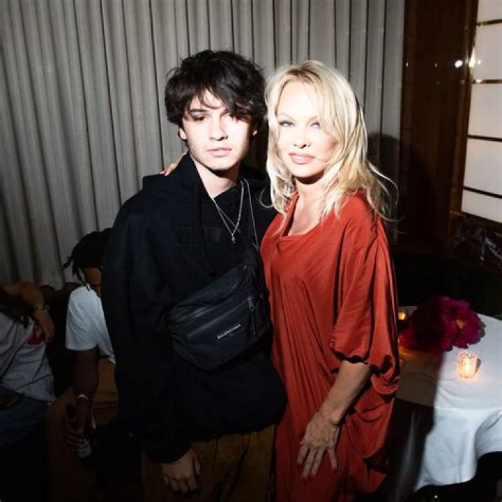 
Dylan Jagger Lee- Age, Height, Girlfriend Net Worth, Career, Nationality	