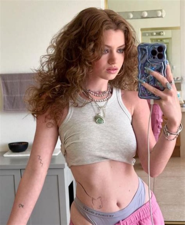 
Dytto- All About Famous American Dancer	