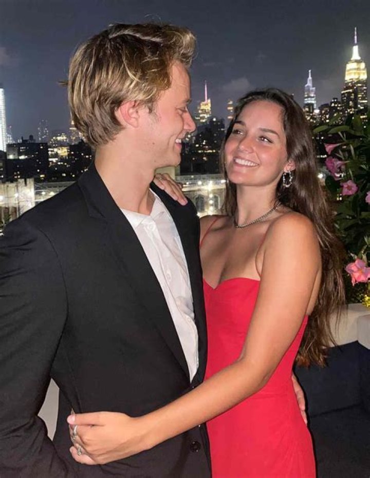 
Elaine Siemek- Net Worth, Bio, Age, Boyfriend, Ethnicity, Height, Career	