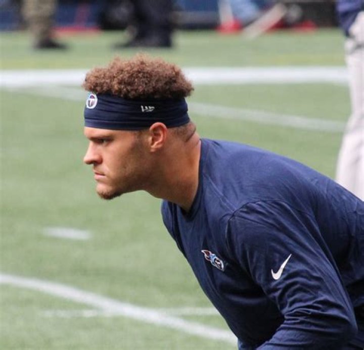 Elijah Molden- Wiki, Age, Ethnicity, Girlfriend, Height, Net Worth, Career