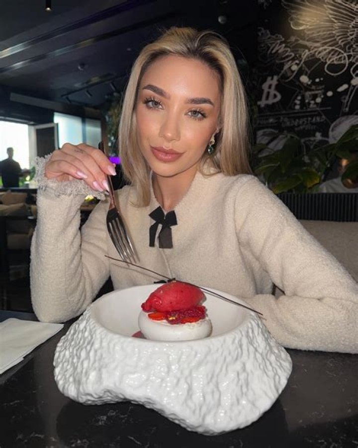 Ella Baig- Wiki, Age, Height, Net Worth, Boyfriend, Dating