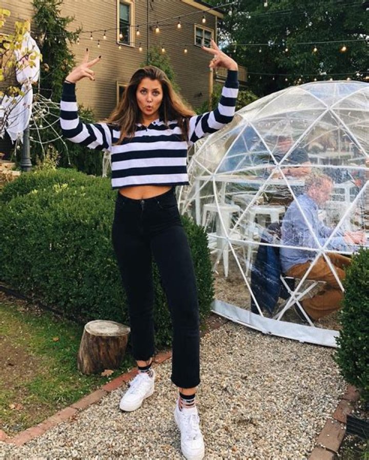 Ella Meloche- Age, Net Worth, Height, Boyfriend, Career, Ethnicity