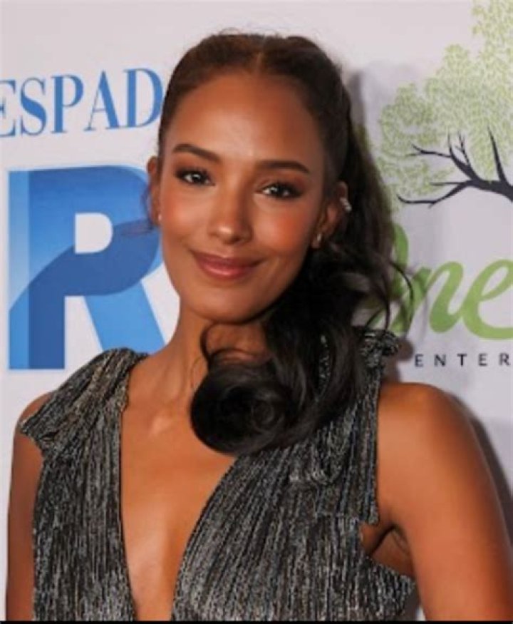 
Who Is Ella Thomas From “Love Island” Season 10? Wiki & Age	