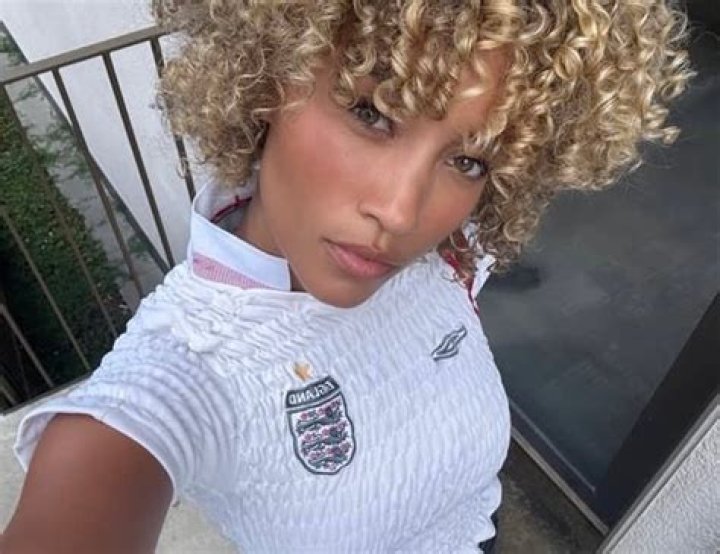 Elle Smith- Wiki, Age, Height, Net Worth, Boyfriend, Dating