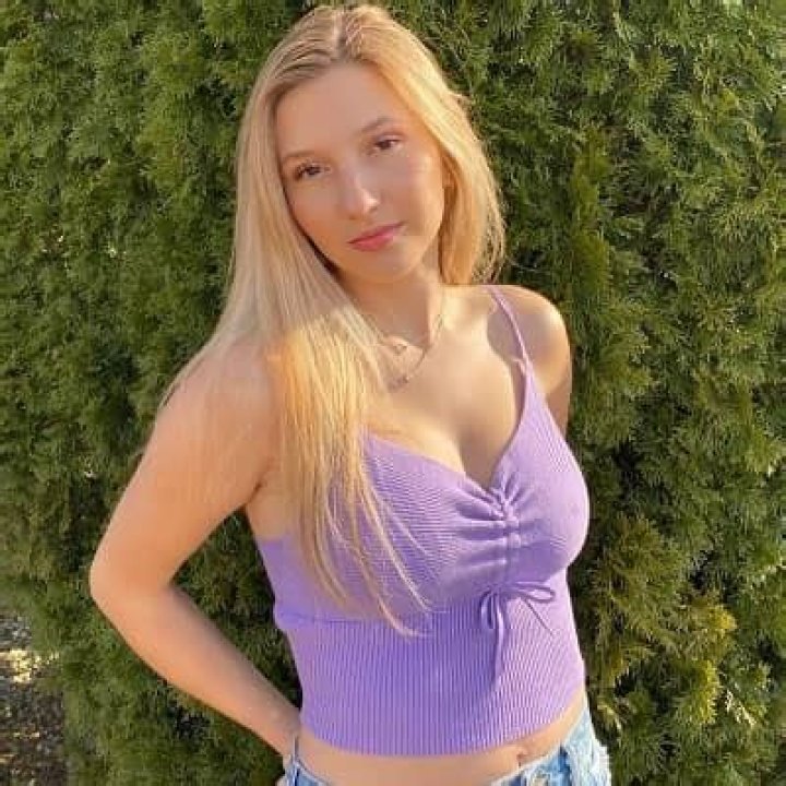 Ellie Vandeel- Age, Height, Net Worth, Boyfriend, Career, Nationality