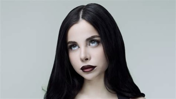 Ellise- Wiki, Age, Height, Net Worth, Boyfriend, Ethnicity, Career