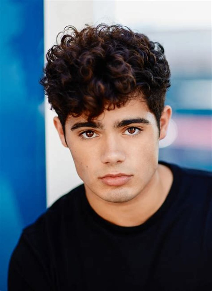 Emery Kelly- Age, Height, Girlfriend, Net Worth, Ethnicity