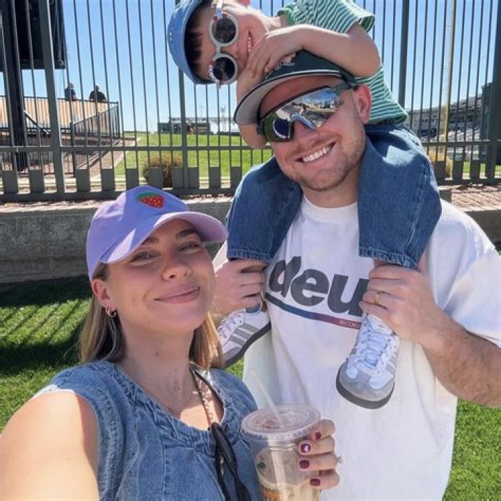 Emilie Hoffer- Net Worth, Age, Boyfriend, Height, Ethnicity, Parents