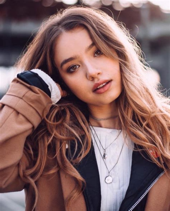 Emilija Baranac- Wiki, Age, Boyfriend, Ethnicity, Net Worth, Height, Career