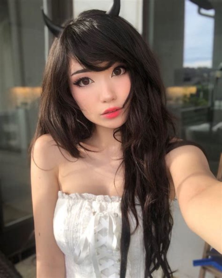 Emiru- Wiki, Age, Boyfriend, Real Name, Net Worth, Height