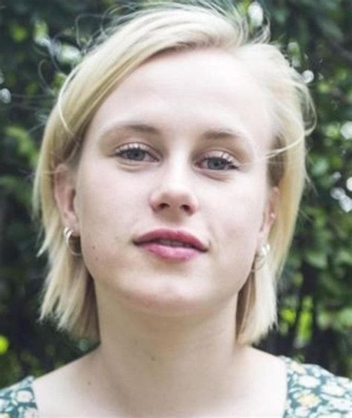 Emma Bones- Net Worth, Bio, Age, Dating, Height, Career