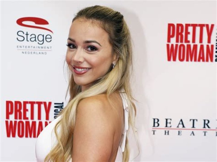 Emma Heesters- Net Worth, Bio, Age, Husband, Ethnicity, Height, Songs