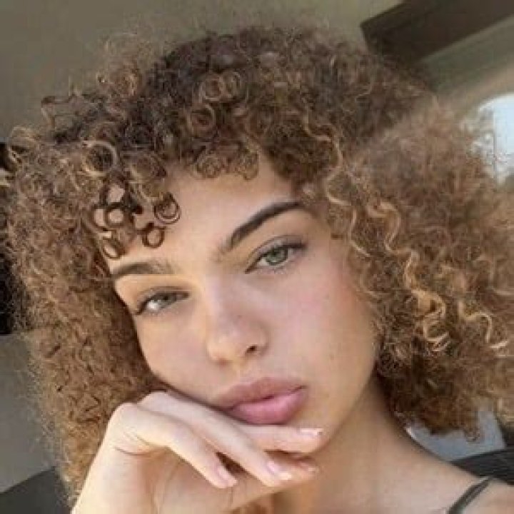 Emma Michelle- Biography, Age, Height, Net Worth, Boyfriend, Dating